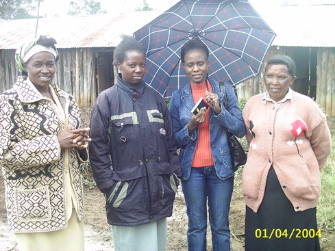 Kahingo School - Helen spricht mit Lehrerinnen